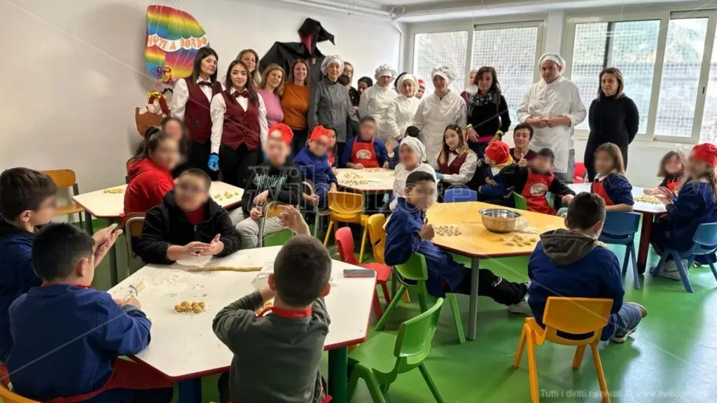 Vibo Marina, studenti a scuola di cucina con il progetto di inclusione sociale “Mani in pasta“