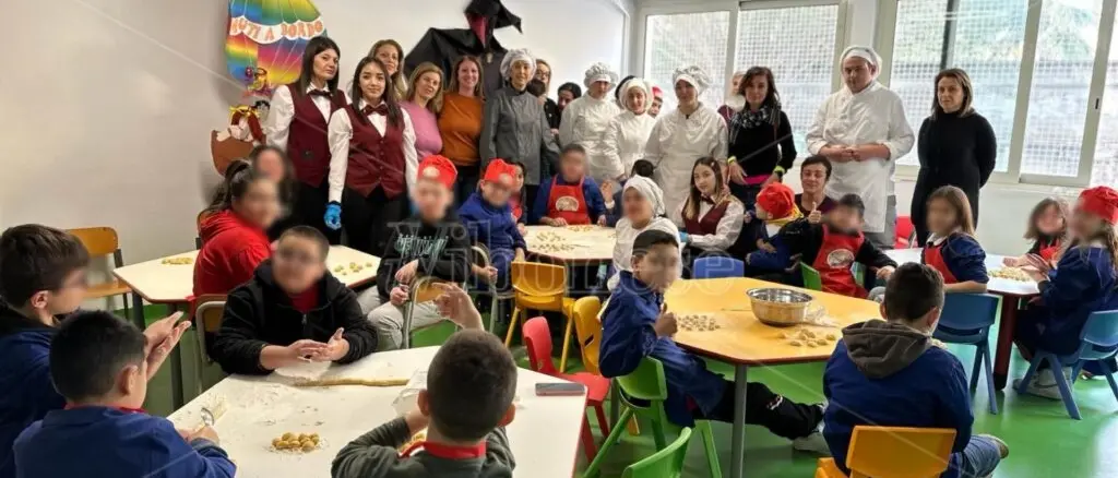 Vibo Marina, studenti a scuola di cucina con il progetto di inclusione sociale “Mani in pasta“