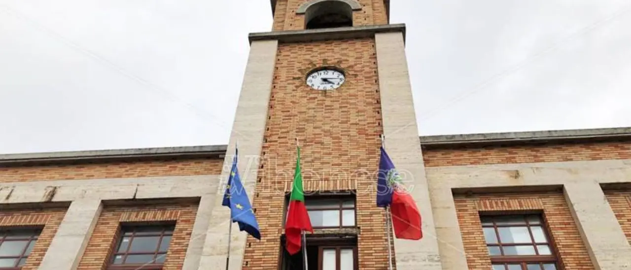 Vibo, i 5 consiglieri ribelli avvertono: «Quadro politico stantio, chi governa fa la figura dello sprovveduto»