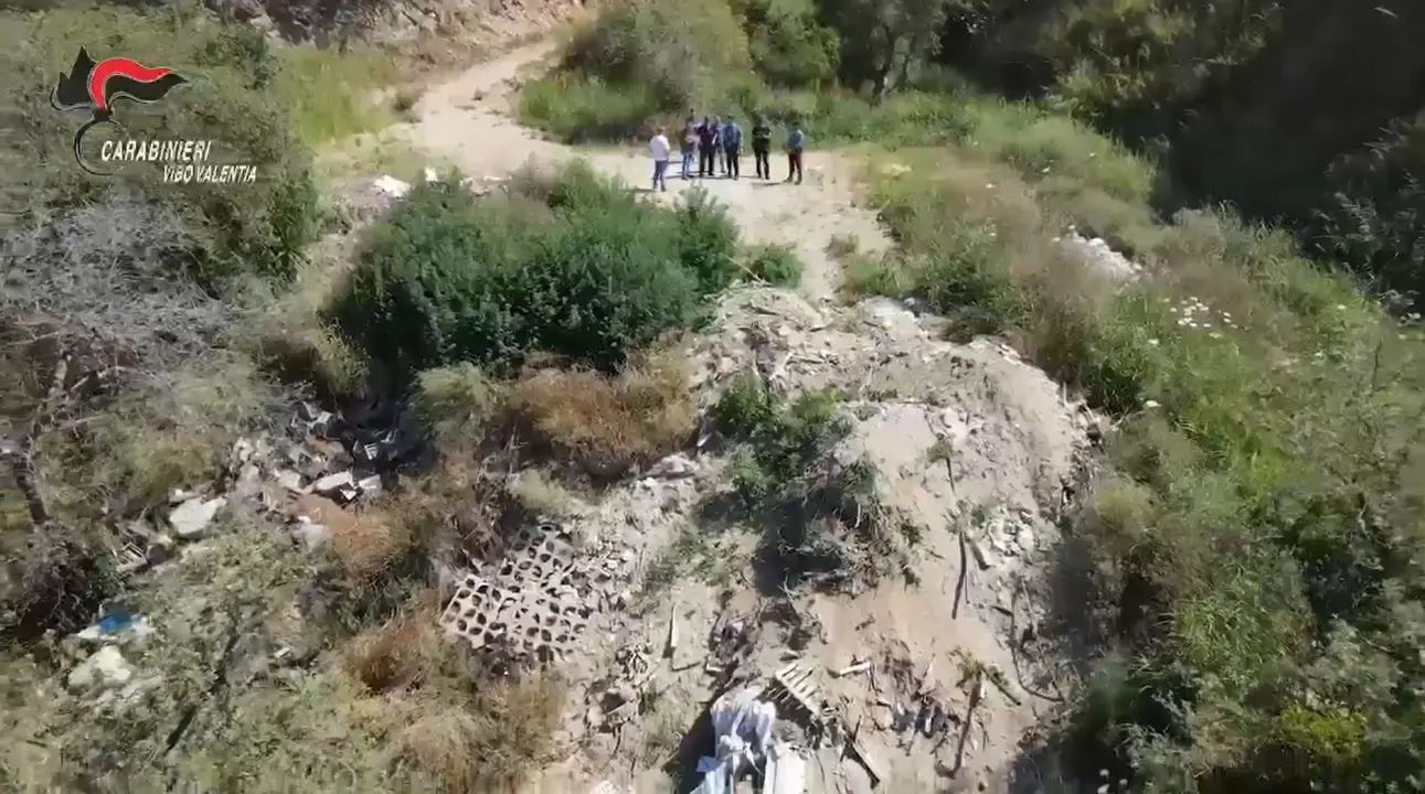 Rifiuti speciali in terreni agricoli: sequestrata discarica abusiva a Ricadi - Video