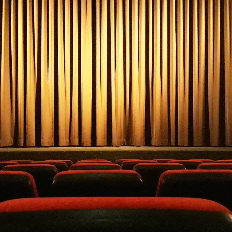 Teatro, al Cinema moderno di Vibo una serata all’insegna del sorriso e della solidarietà