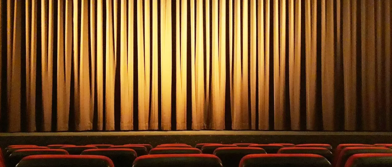 Teatro, al Cinema moderno di Vibo una serata all’insegna del sorriso e della solidarietà