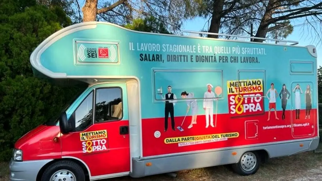 \"Mettiamo il turismo sottosopra\", parte da Parghelia la campagna Cgil a favore dei lavoratori del settore