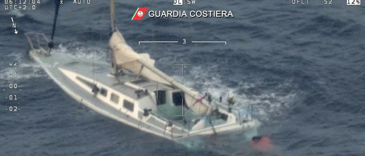 Naufragio al largo della Calabria, recuperati altri corpi in mare: ci sono anche bambini