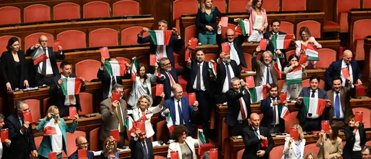 La notte (in aula) della Repubblica: l’Autonomia differenziata è legge dopo una seduta fiume alla Camera