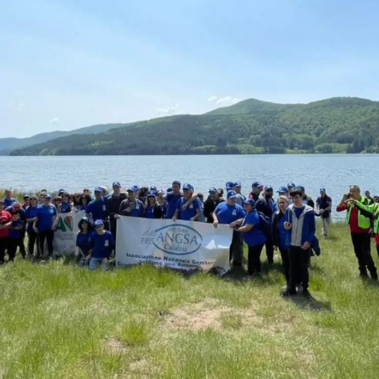 A Serra San Bruno una camminata in blu per accendere i riflettori sui diritti delle persone con autismo