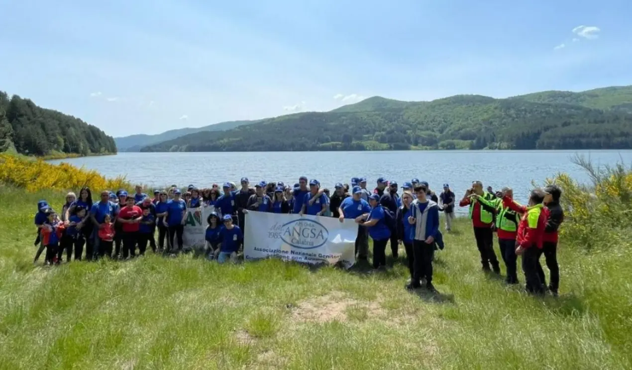 A Serra San Bruno una camminata in blu per accendere i riflettori sui diritti delle persone con autismo