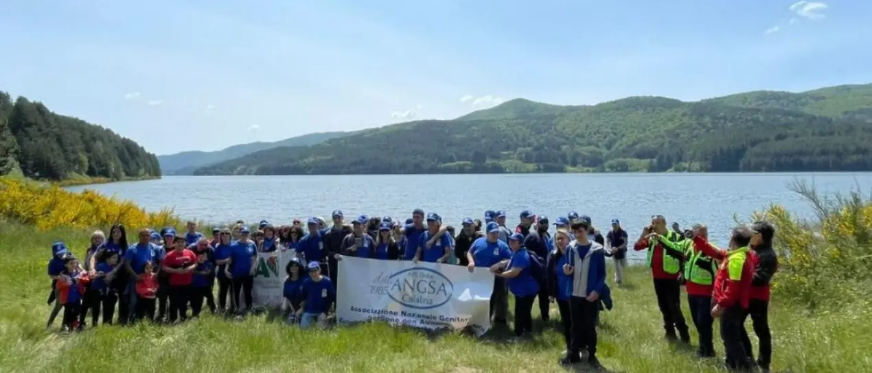 A Serra San Bruno una camminata in blu per accendere i riflettori sui diritti delle persone con autismo