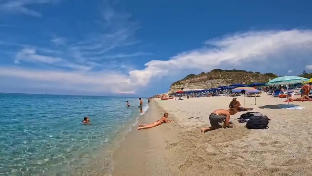 Tropea, il Comune detta le regole dell’estate: Scoglio di Santa Maria off-limits e tutela dell’ambiente