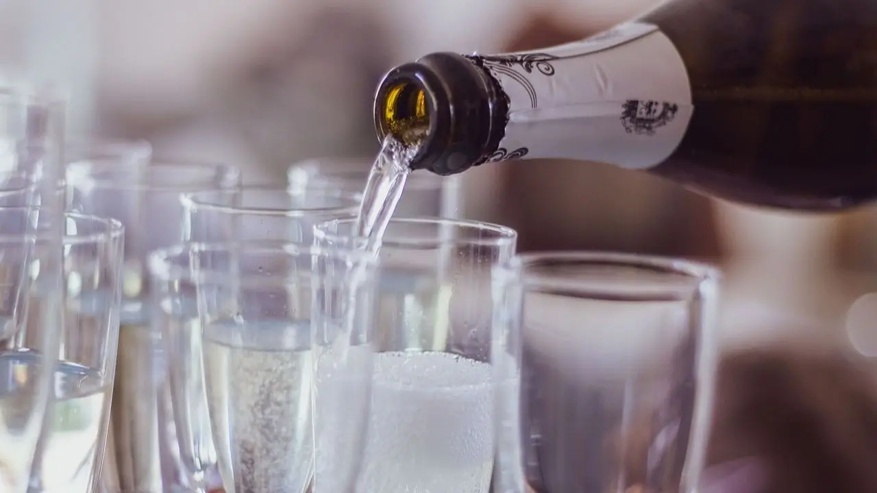 ’Ndrangheta nelle Preserre, il prosecco imposto ai bar del Vibonese dal clan Maiolo: «Minacce silenti per vendere i prodotti»