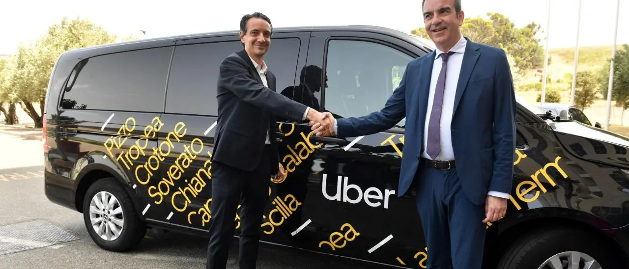 Uber black sbarca in Calabria, il servizio presentato da Occhiuto: berline e van per turisti ma non solo