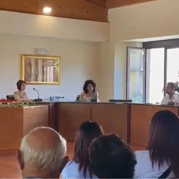 Zungri, il sindaco Fiamingo replica all’opposizione dopo lo scontro in Consiglio comunale. Il VIDEO di come è andata