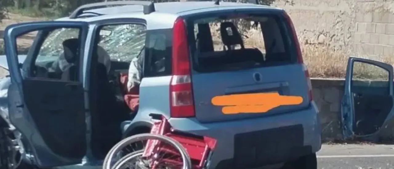 Famiglia sterminata in un incidente a Locri: 3 morti, un quarto passeggero si salva