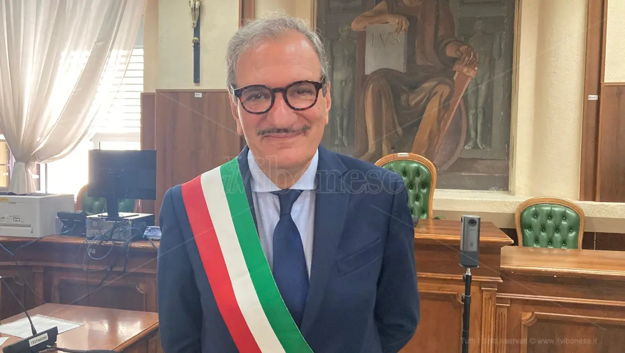 Al Comune di Vibo uno “sconticino” di 200mila euro (su 3,5 milioni) ma così evita il dissesto, Romeo: «Non avevamo i soldi per gli interessi»