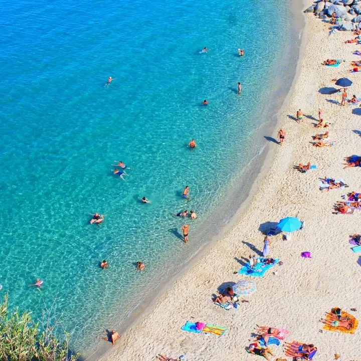 Bagnini comunali all’ombra di Santa Maria dell’Isola: Tropea vara il programma di sicurezza balneare