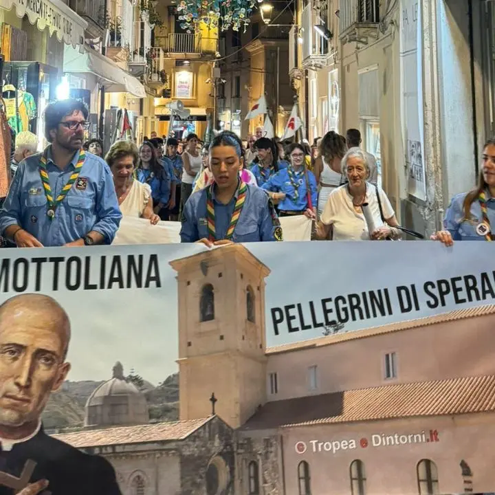 Tropea, 100 anni fa l'ordinazione di Beato Francesco Mottola: una folla in cammino ha ripercorso la sua vita