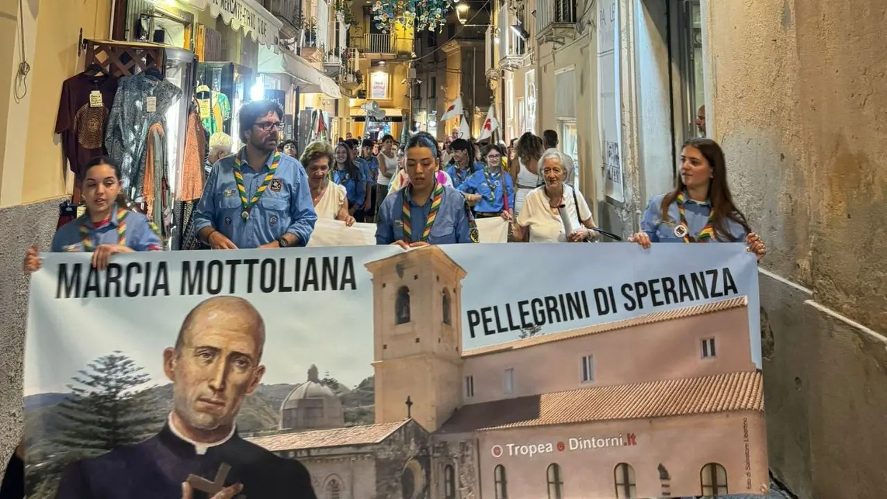 Tropea, 100 anni fa l'ordinazione di Beato Francesco Mottola: una folla in cammino ha ripercorso la sua vita