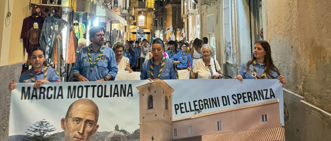 Tropea, 100 anni fa l'ordinazione di Beato Francesco Mottola: una folla in cammino ha ripercorso la sua vita