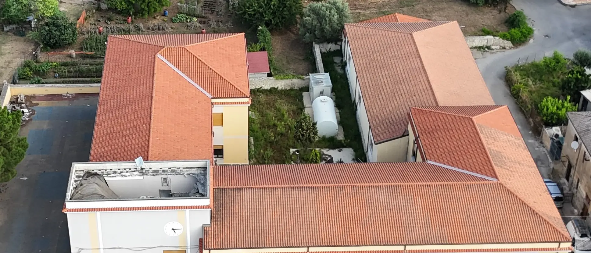 Mileto, sequestrata la scuola “Morabito” dopo il crollo del solaio. Intanto il Comune lavora sul fronte della messa in sicurezza