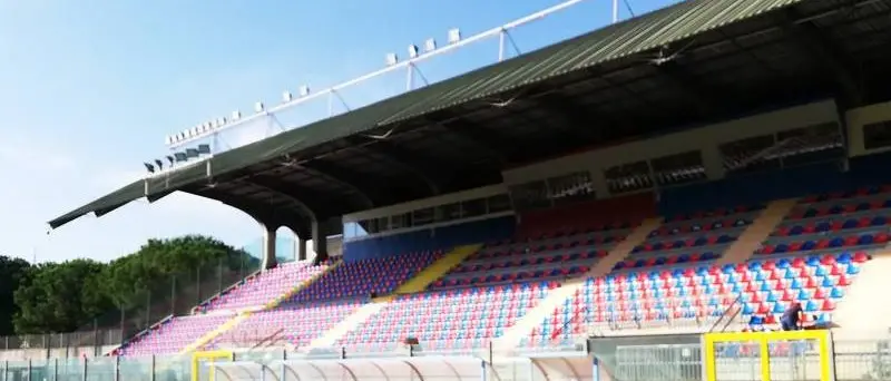 Sindaci della costa contro sindaci montani: allo stadio di Vibo la IX edizione della partita per la raccolta fondi in favore dei malati oncologici