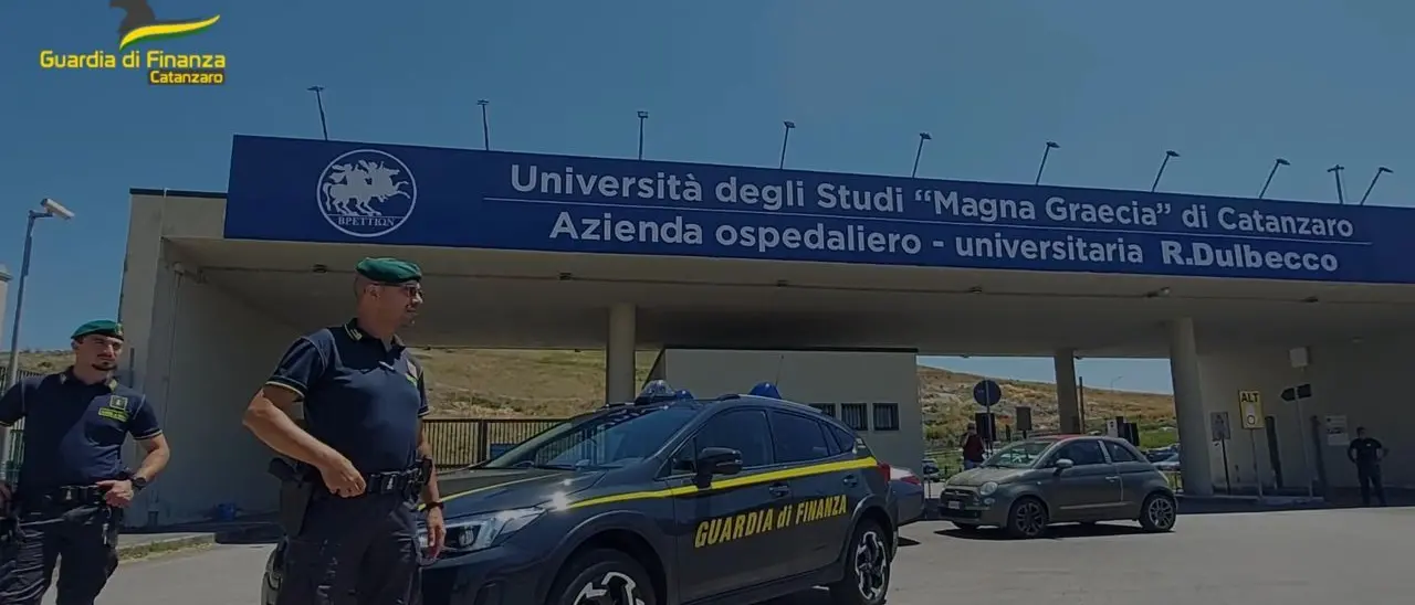 Appalti truccati nella sanità per 33 milioni: blitz a Catanzaro, misure cautelari per 15 indagati – NOMI