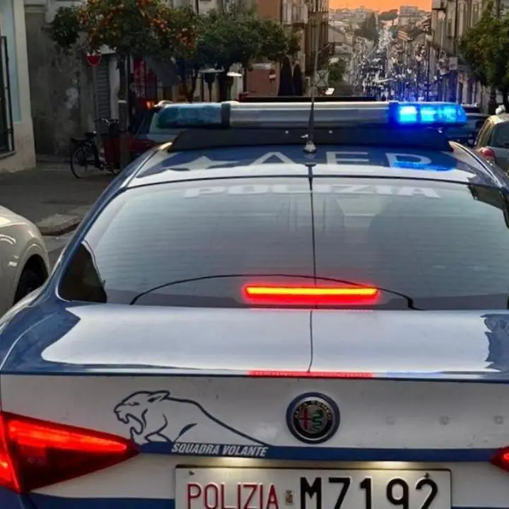 La fuga di un ladro di auto finisce contro un albero a Triparni: il mezzo era stato rubato nel Catanzarese