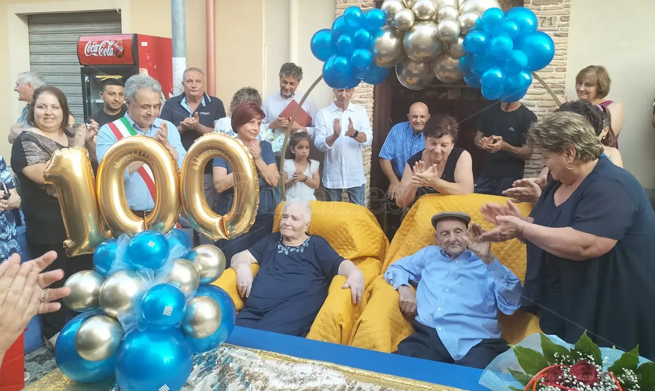 Comerconi in festa per i 100 anni di nonno Pantaleone Lentini: «Rappresenta la storia della nostra comunità» - Foto