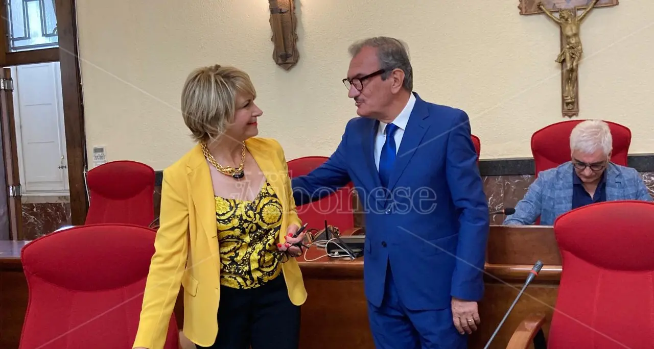 <p>Vibo, l'ex sindaco Limardo attacca Romeo: «<span style=\"color:hsl(0, 75%, 60%);\">Vuole diventare presidente della Provincia</span> mentre la città perde fondi e la maggioranza si sgretola»</p>
