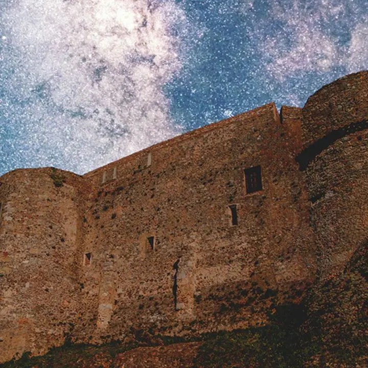 Notte magica al Castello di Vibo: col naso all'insù a guardare le stelle insieme al Fai