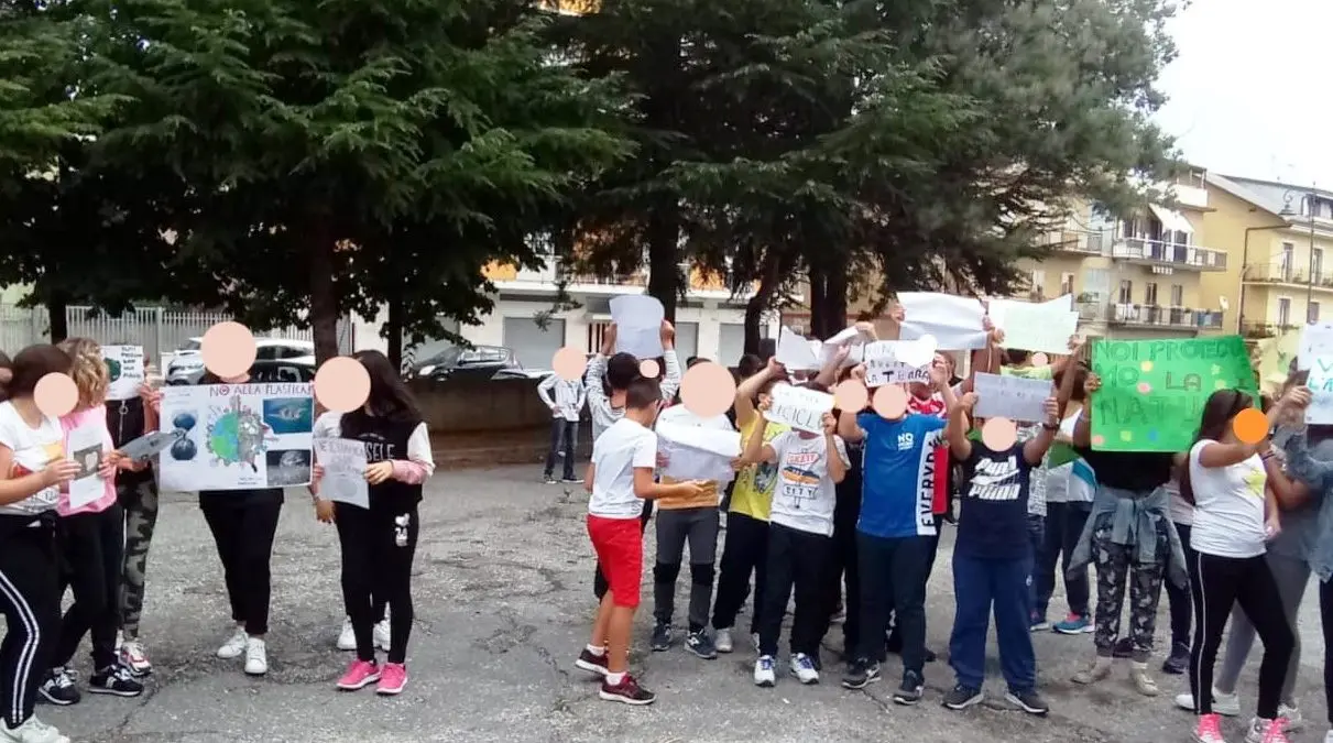 Cambiamento climatico, in piazza anche gli alunni della Buccarelli