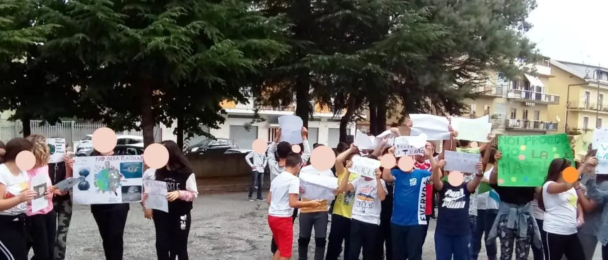 Cambiamento climatico, in piazza anche gli alunni della Buccarelli