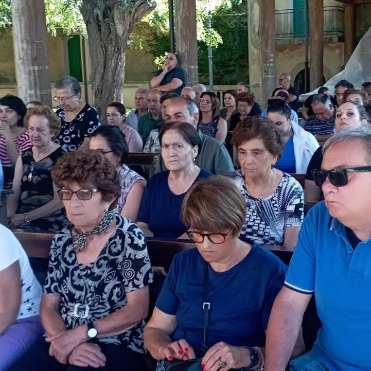 Da San Costantino a San Calogero a piedi per la Madonna delle Grazie di Casalello: tra canti e preghiere si rinnova il rito
