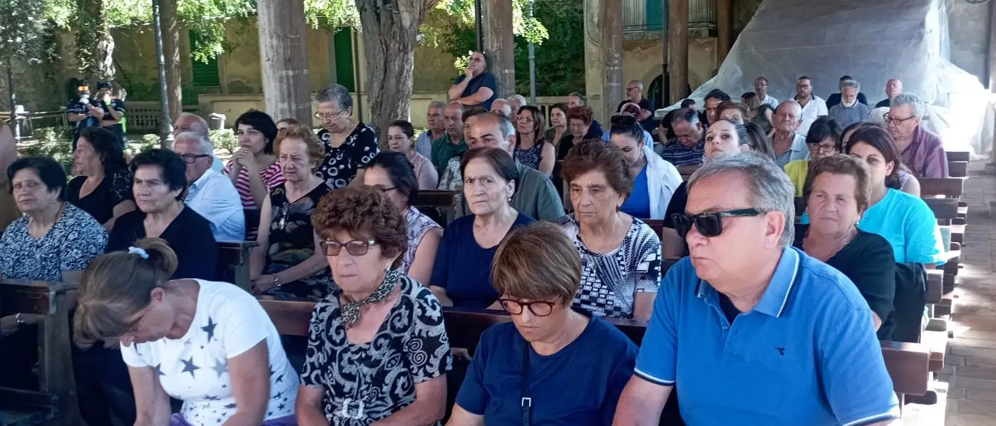 Da San Costantino a San Calogero a piedi per la Madonna delle Grazie di Casalello: tra canti e preghiere si rinnova il rito