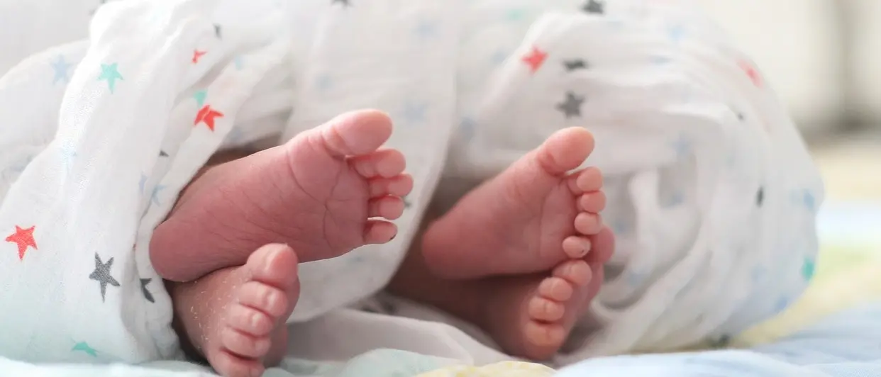 Due neonati morti trovati in un armadio a Reggio Calabria: 24enne accusata di duplice infanticidio