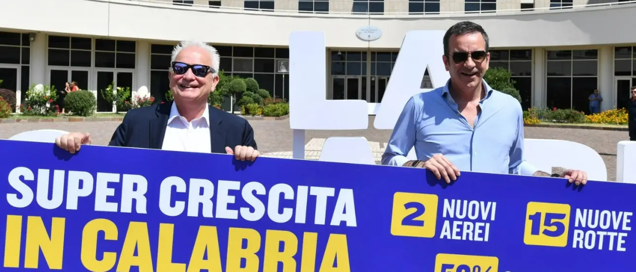 La Calabria vola: Occhiuto e Wilson (Ryanair) presentano 11 nuove rotte