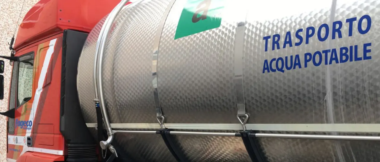 Carenza idrica a Piscopio, incubo senza fine: il Comune di Vibo si attiva con le autobotti per rifornire i cittadini