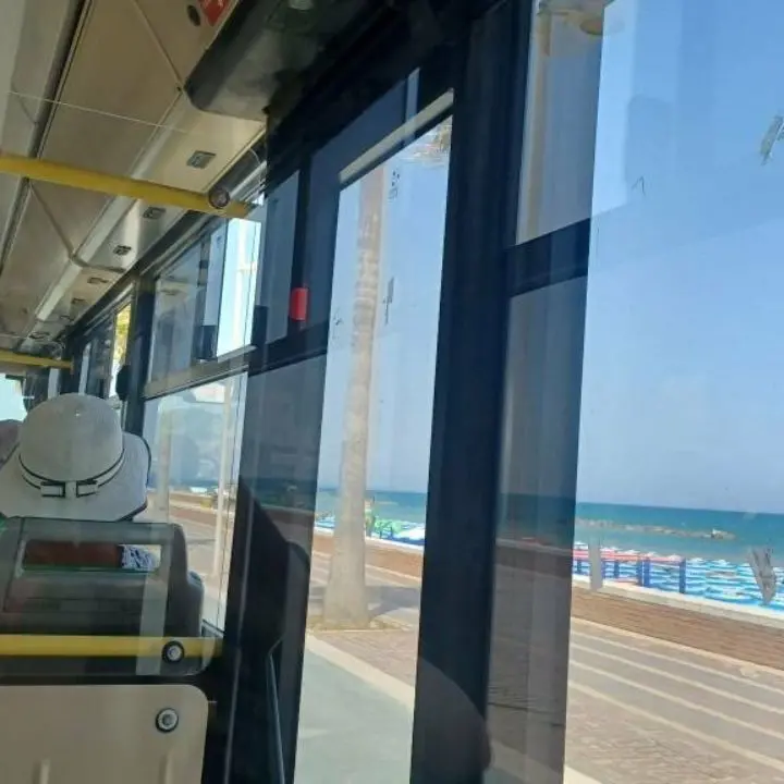 Tropea, il Comune ha attivato il servizio navetta che collega il centro città con le spiagge. Ecco i costi, percorsi e orari