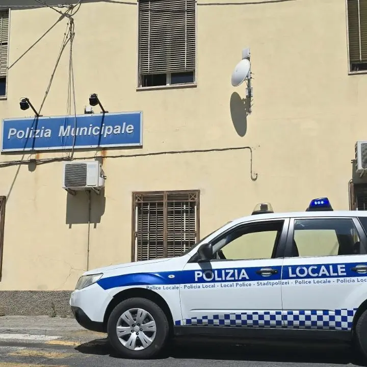 «Mancata osservanza dei requisiti di sorvegliabilità»: la Polizia locale di Vibo chiude un bar-pizzeria in viale Giovanni Palo II