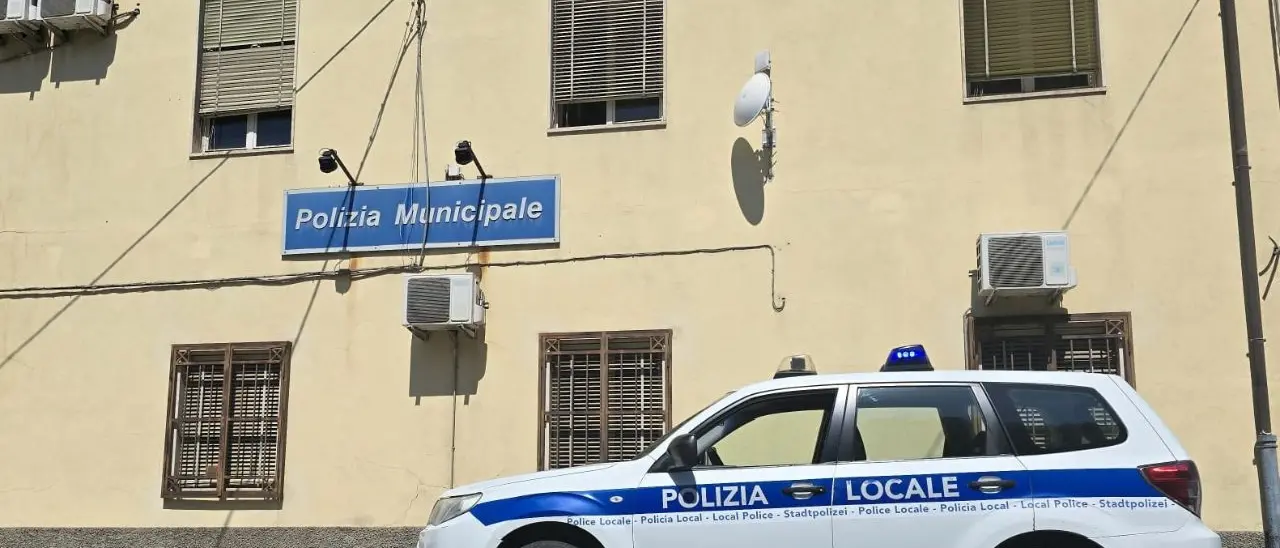Vibo Marina, la polizia locale sequestra due costruzioni abusive: «Un immobile era già finito, per l'altro avevano tirato su i pilastri»