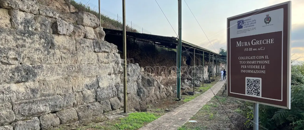 Hipponion rinasce, tra le antiche mura greche con il direttore del museo di Vibo: «Vi racconto la grandezza di questo luogo» - Video