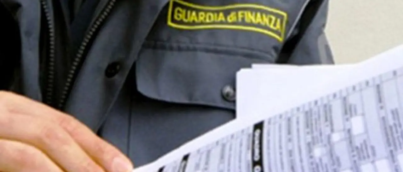 Tropea, contratti farlocchi ed evasione contributiva per 730mila euro: la guardia di finanza scopre 87 lavoratori irregolari