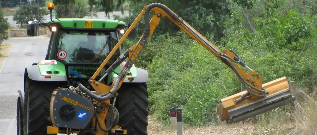 Tropea, al via le operazioni di sfalcio erba a bordo strada: chiusa al traffico la strada provinciale in prossimità della galleria