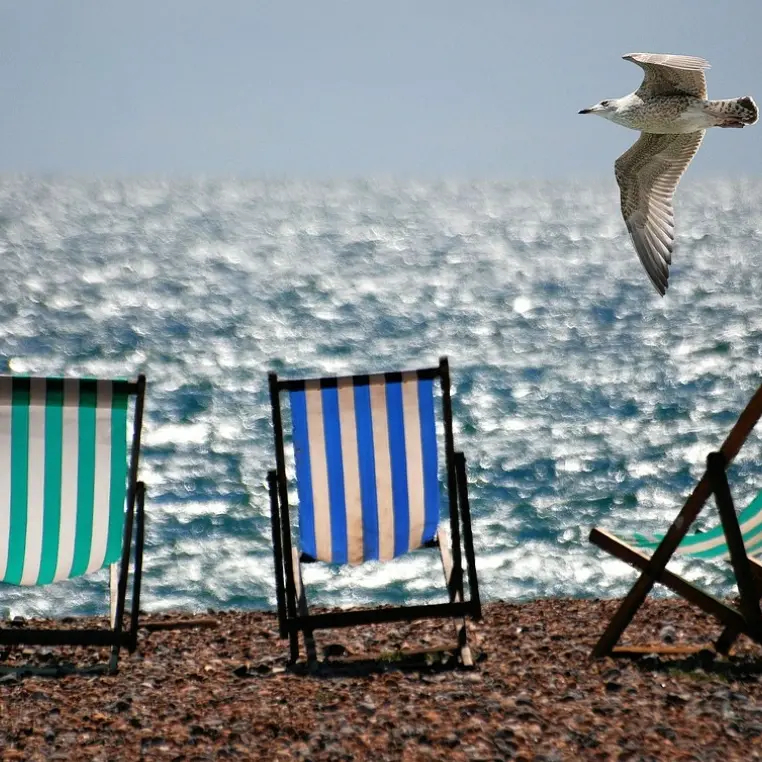 Sensibili ai silenzi, l’associazione San Pio X di Pizzo promuove gruppi di discussione…in spiaggia