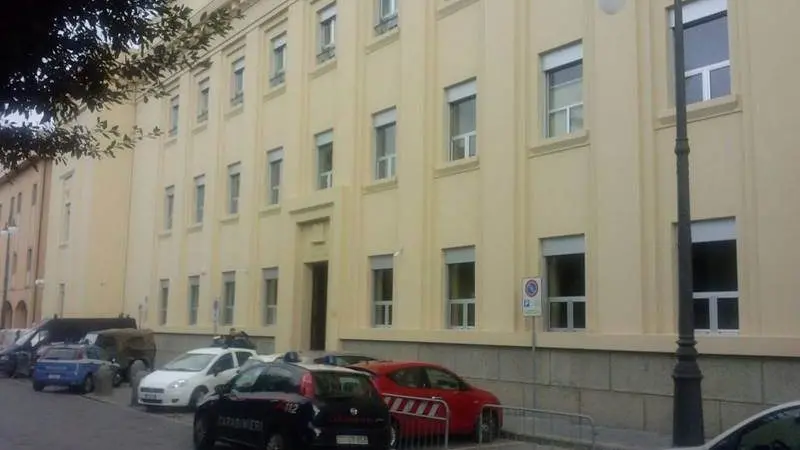 Estorsione evocando persone vicine ai clan, il gip di Vibo ordina l’immediata scarcerazione dell’indagato