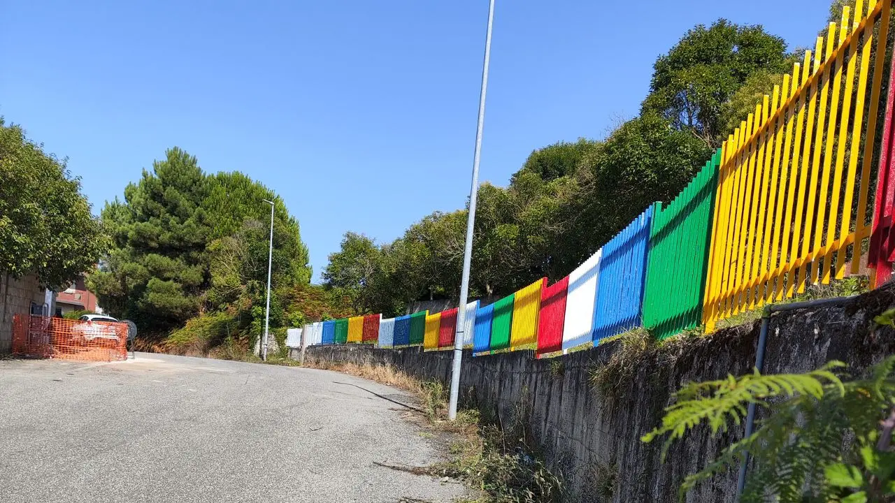 Ripristinata e ripitturata la recinzione dell'asilo comunale di Vibo Valentia