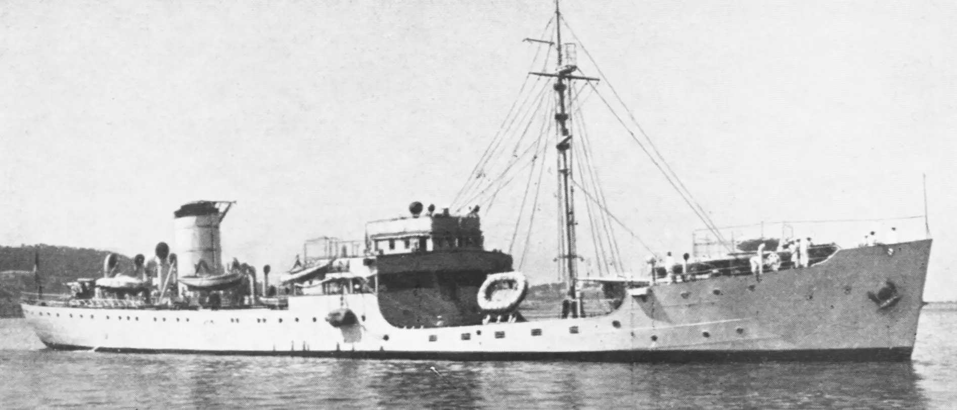 Quando le navi della Marina militare rifornivano le isole con acqua imbarcata nel Porto di Vibo