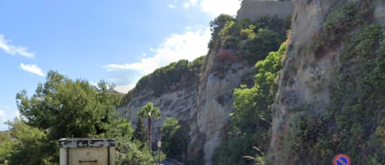 Modifiche alla viabilità a Tropea: ripristinato il doppio senso di marcia lungo la discesa Rocca Nettuno