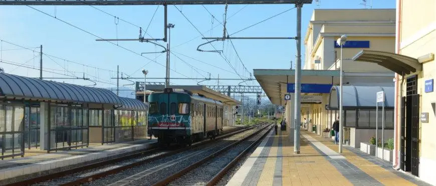 Rallentamenti sulla linea ferroviaria Vibo Pizzo-Mileto: previsti ritardi per 40 minuti