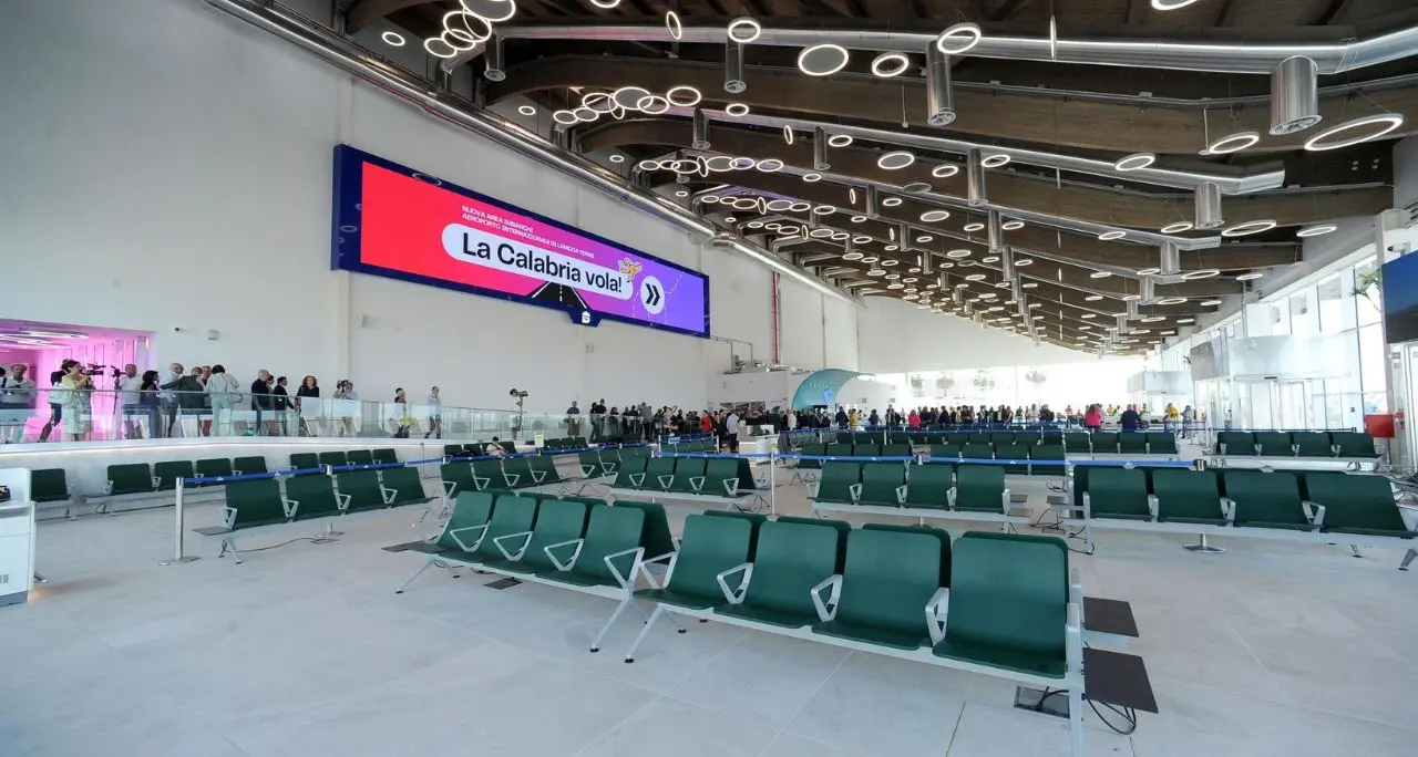 Agricoltori, sciolto il presidio di Vibo Marina: la protesta si sposta all’aeroporto di Lamezia Terme\n