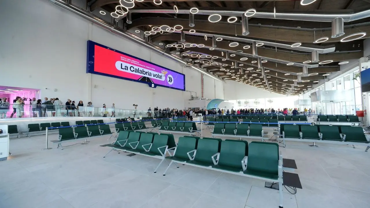 Agricoltori, sciolto il presidio di Vibo Marina: la protesta si sposta all’aeroporto di Lamezia Terme\n